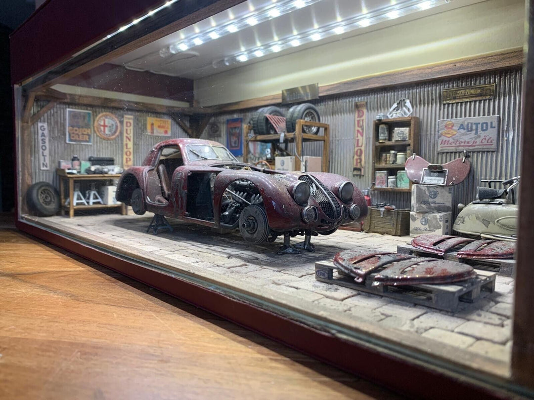 Alfa Romeo 8C 2900B Speciale (CMC) - Garage Diorama with lights (1/18 scale)