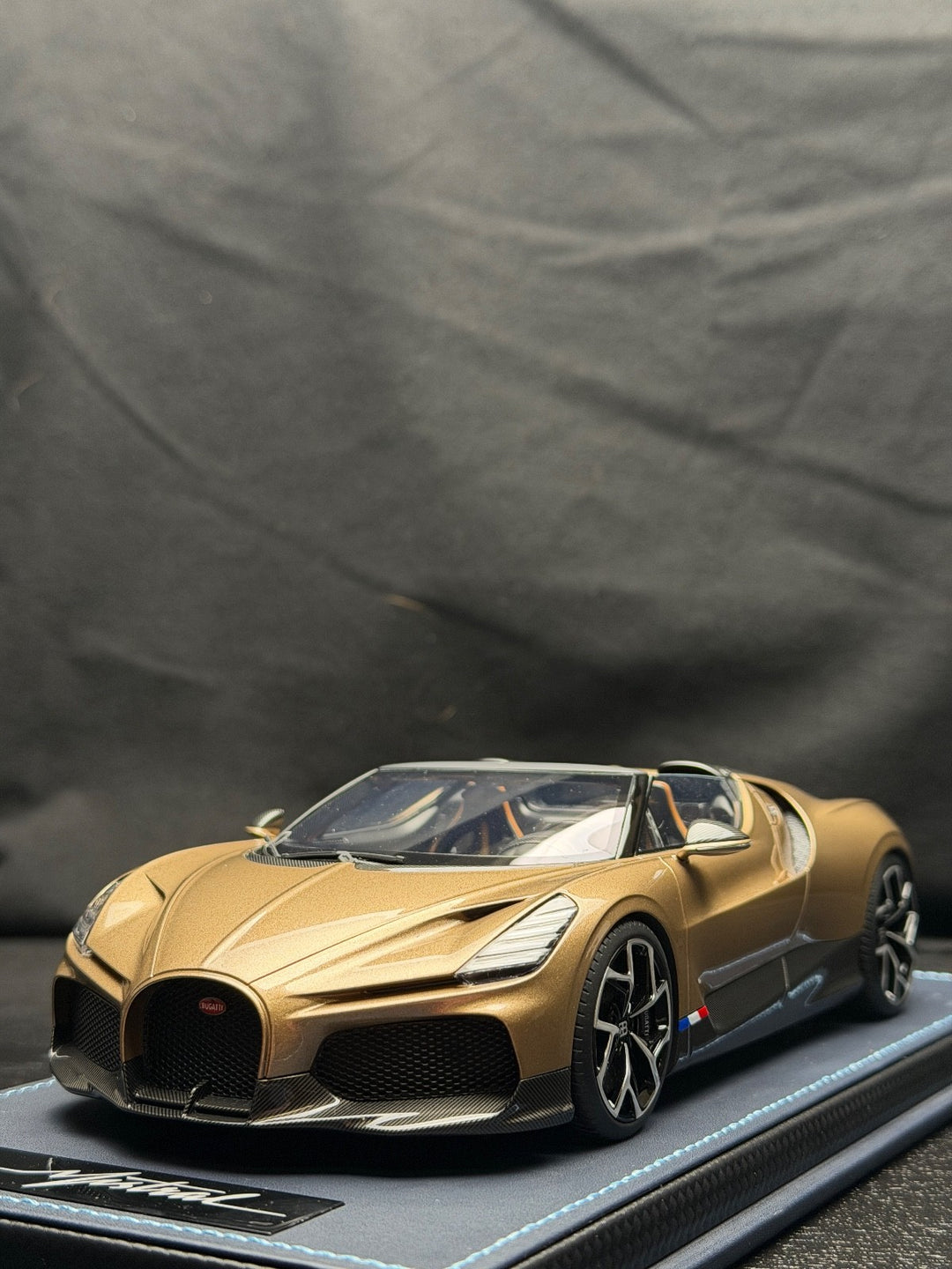 Bugatti Mistral (Dore) [MR Collection] 1/18 scale