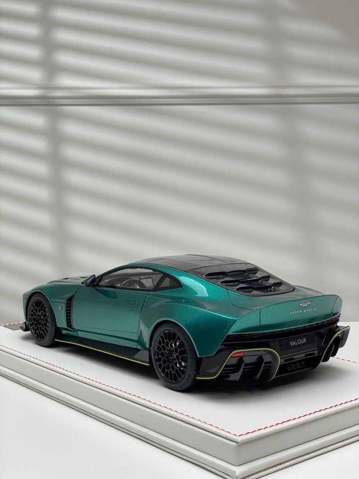 Aston Martin Valour (Racing Green) [Runner] 1/18 scale