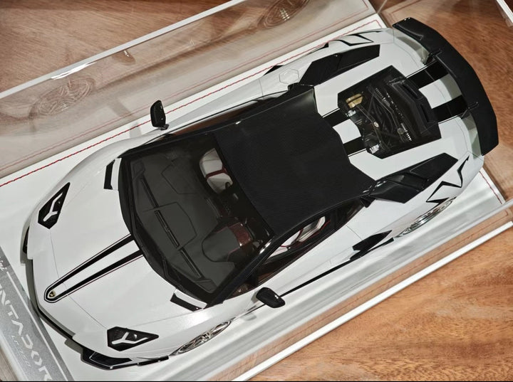 Lamborghini Aventador LP750-4 SV (White/ Black) [Davis & Giovanni] 1:18 scale