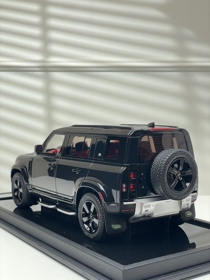 Land Rover Defender (Gloss Black/ Red Interior) [OEM EXCLUSIVE] 1:18 scale
