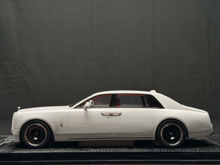 Rolls-Royce Phantom Series II Long Wheelbase (White) [H&H] 1/18 scale