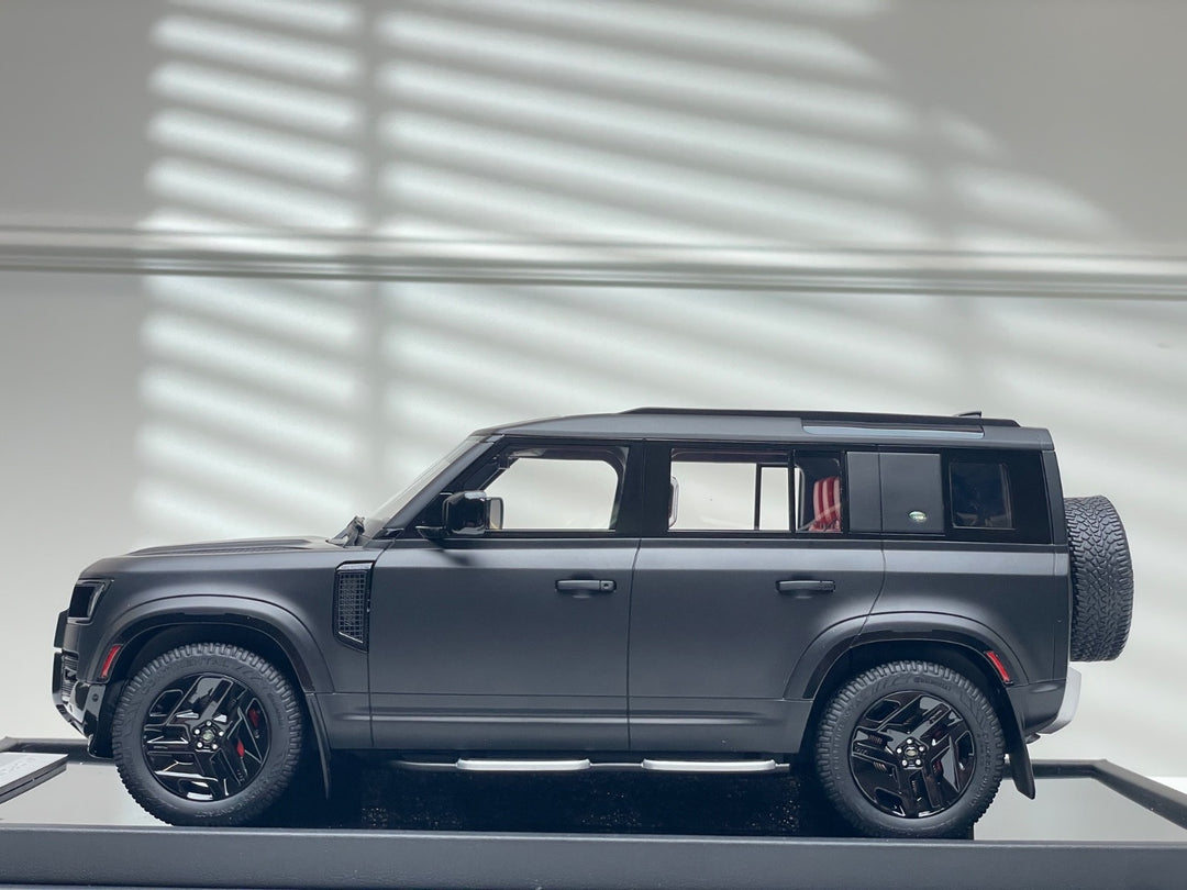 Land Rover Defender (Matte Black/ Red Interior) [OEM EXCLUSIVE] 1:18 scale