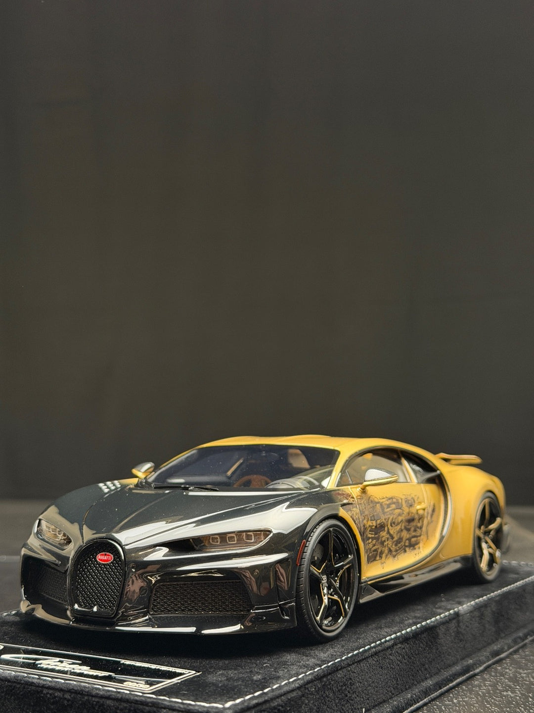 Bugatti Chiron Super Sport (Golden Era) [Henson&Heaven] 1/18 scale