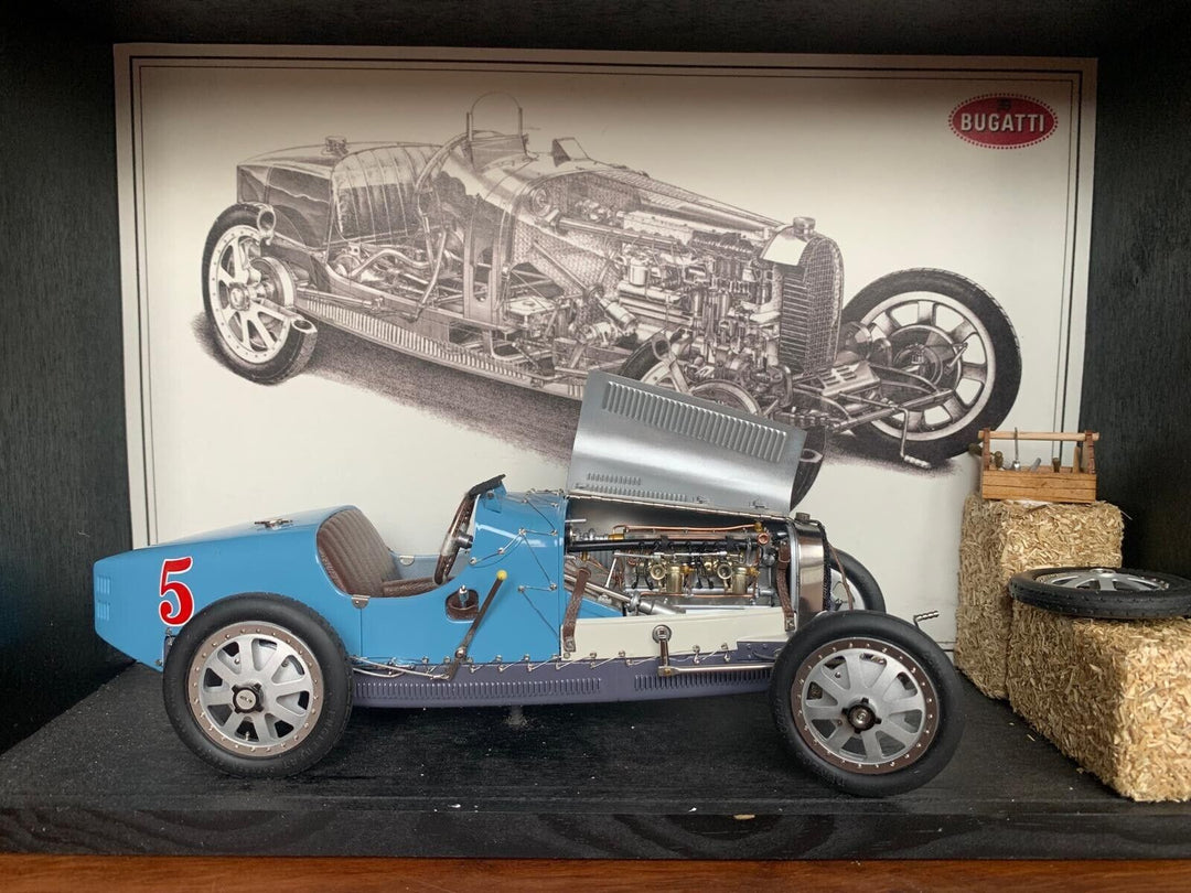 Bugatti Type 35 (CMC) - Garage Diorama (1/18 scale)