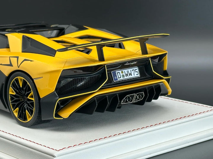 Lamborghini Aventador Roadster LP750-4 SV (Yellow) [Davis & Giovanni] 1:18 scale