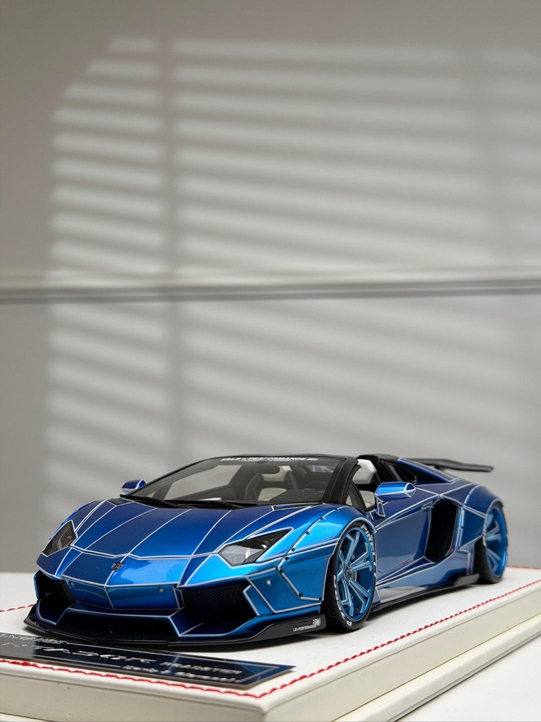 Lamborghini Aventador Roadster LBWK (Blue TRON) [Davis & Giovanni] 1:18 scale