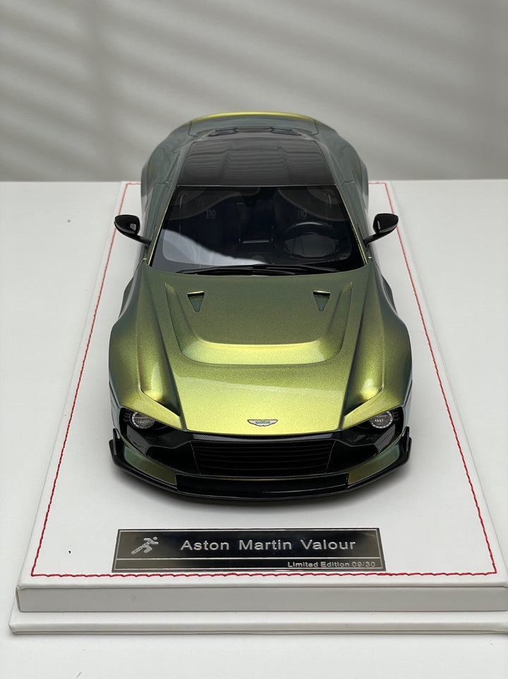 Aston Martin Valour (Verdant Jade) [Runner] 1/18 scale