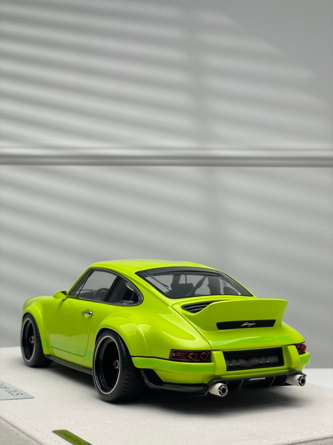 Porsche 911 Singer DLS (Acid Green) [Make up Eidolon] 1/18 scale