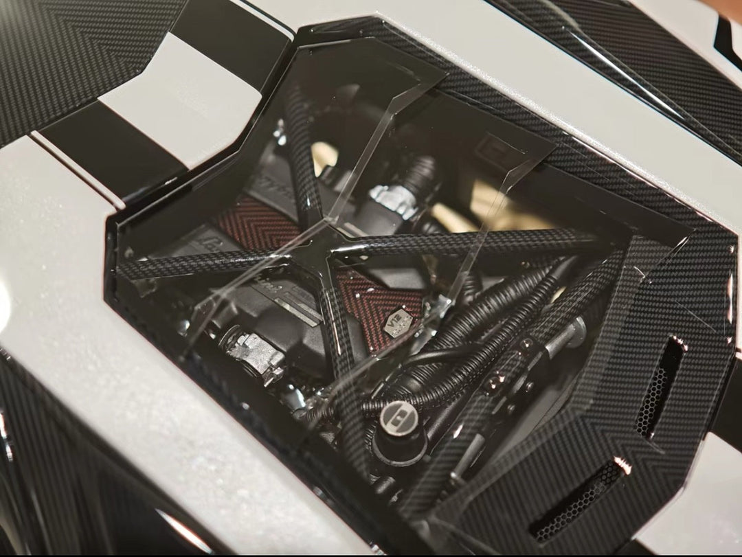 Lamborghini Aventador LP750-4 SV (White/ Black) [Davis & Giovanni] 1:18 scale