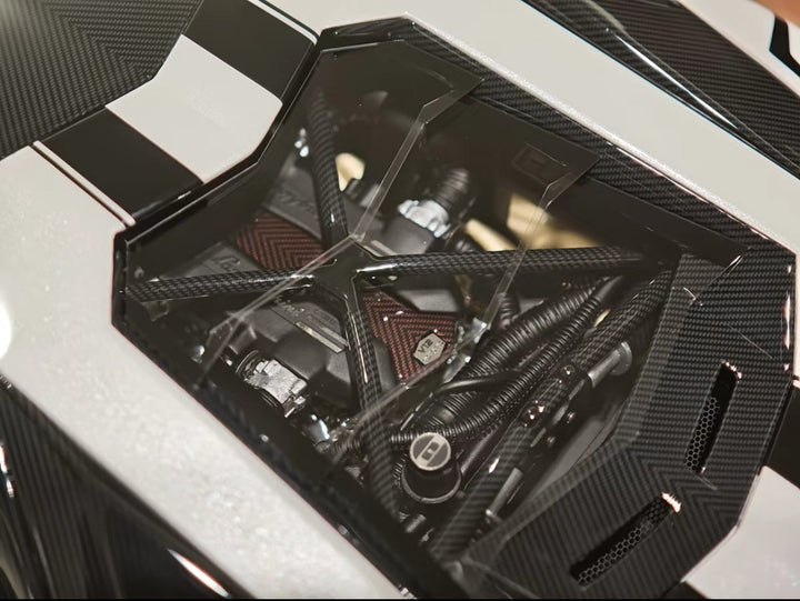 Lamborghini Aventador LP750-4 SV (White/ Black) [Davis & Giovanni] 1:18 scale