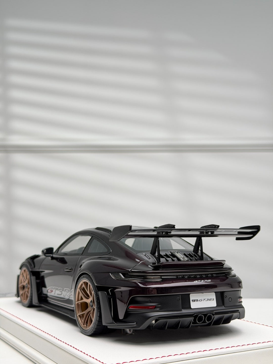 Porsche 911 GT3 RS (Amethyst Metallic) [Davis & Giovanni] 1/18 scale