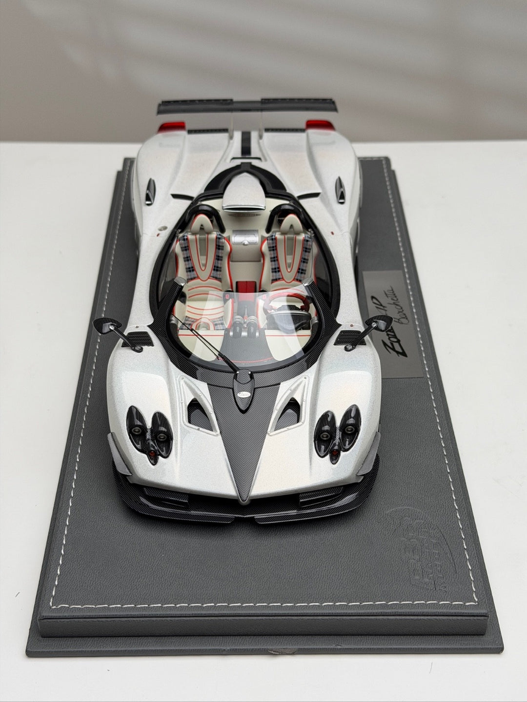 Pagani Zonda HP Barchetta (Metallic Pearl White) [BBR] 1:18 scale