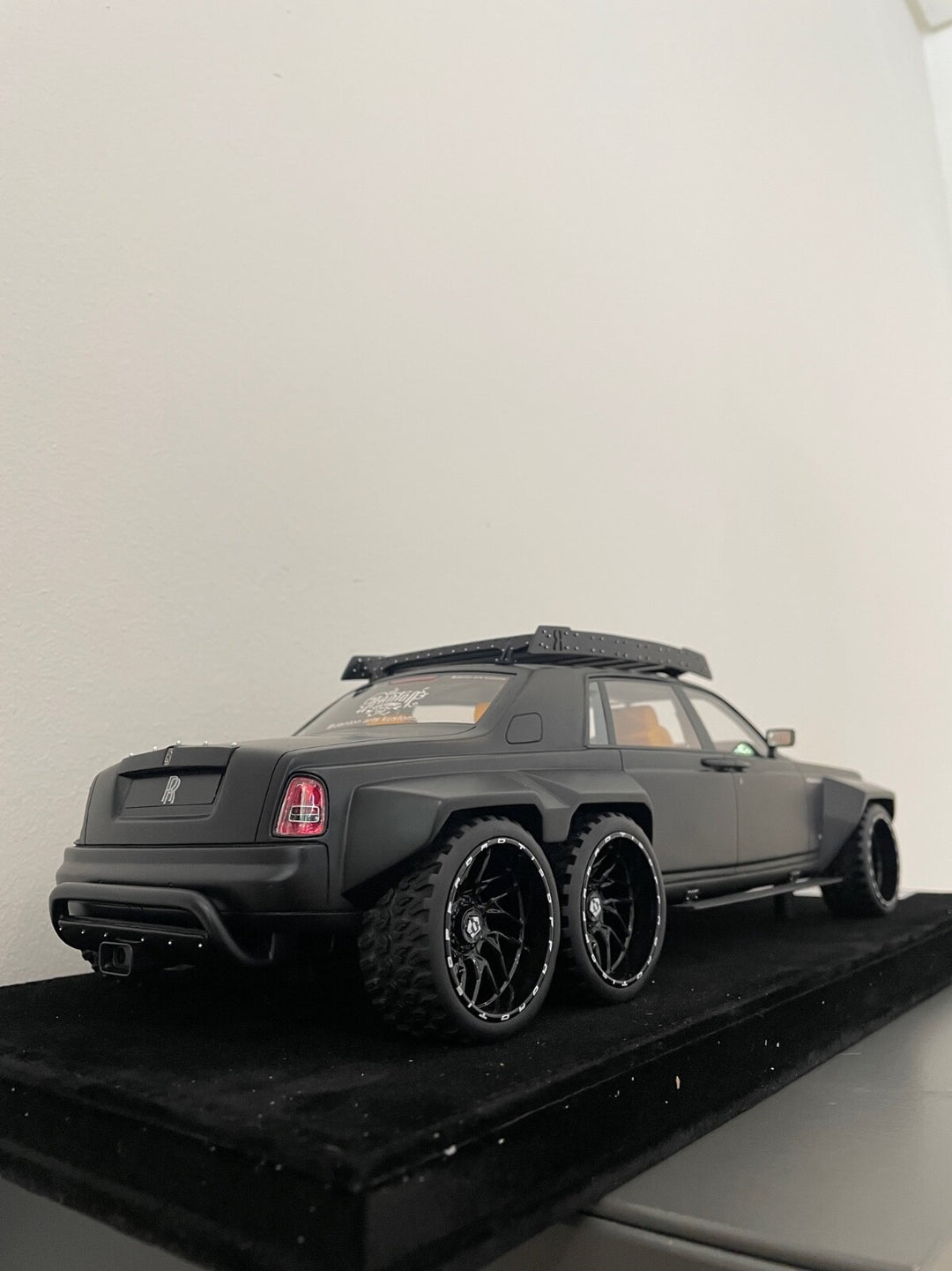 Rolls-Royce Phantom 6x6 Danton Arts Kustoms (Matt Black) [XEROX] 1/18 scale
