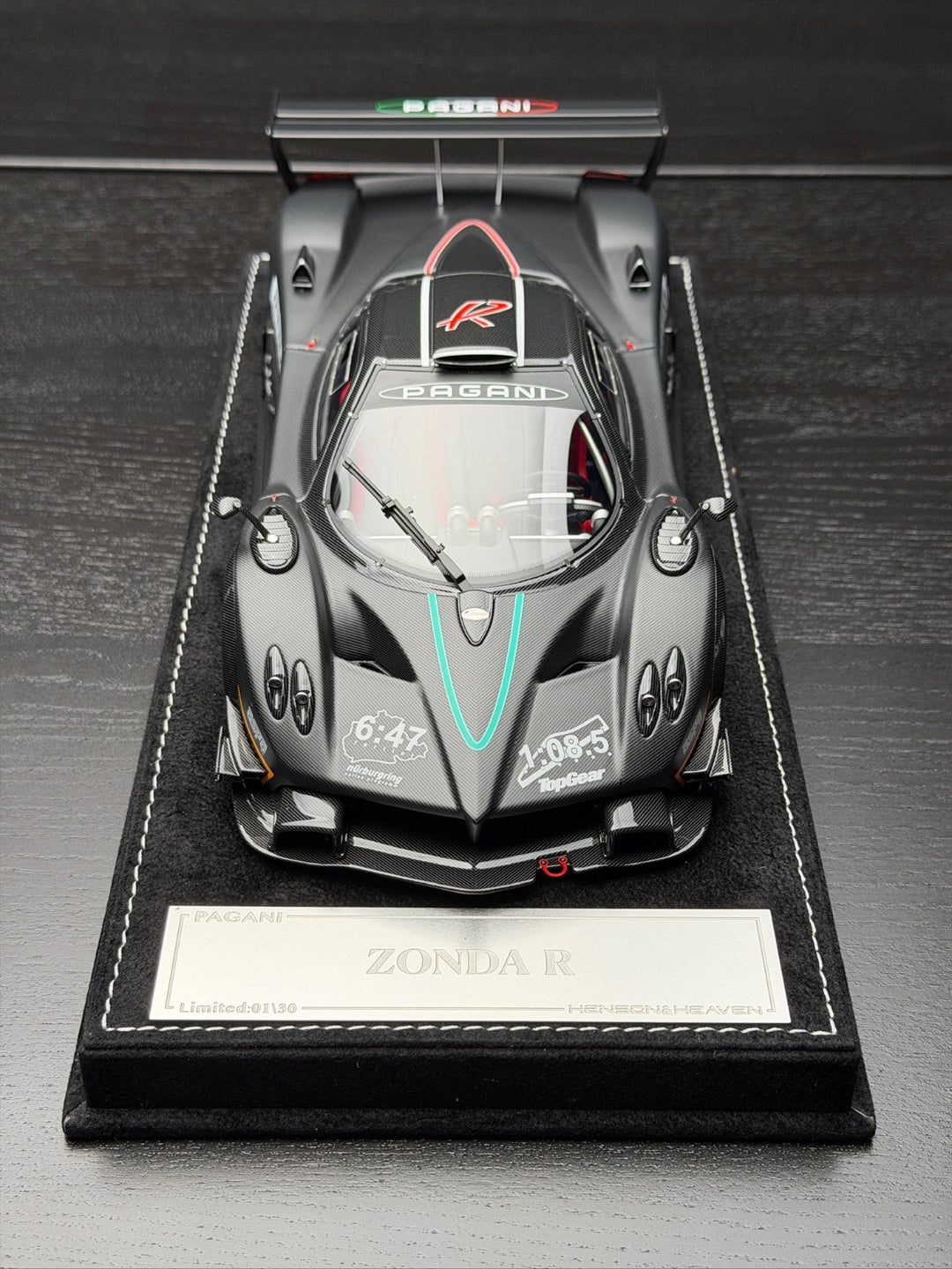 Pagani Zonda R (Matte Carbon Fiber) [Henson&Heaven] 1/18 scale