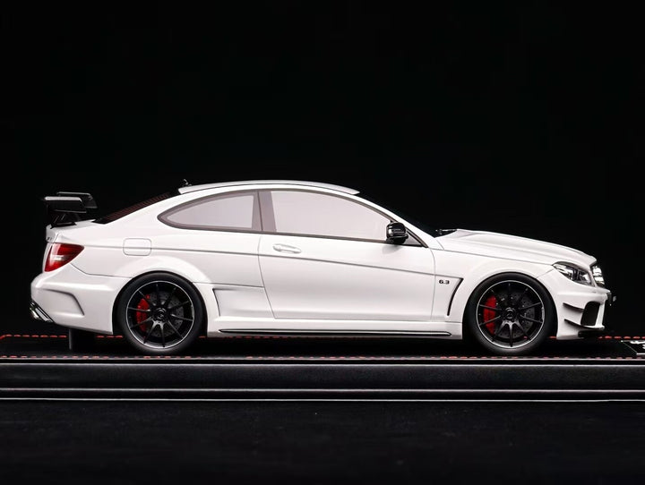Mercedes-Benz AMG C63 Black Series (White) [Vehicle Art] 1/18 scale