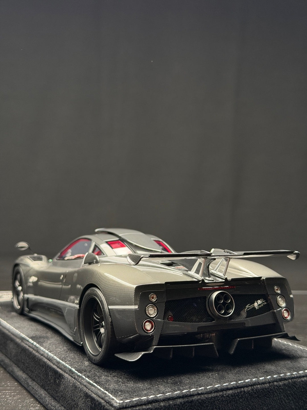 Pagani Zonda 764 Passione (Two Tone Carbon) [Henson&Heaven] 1/18 scale