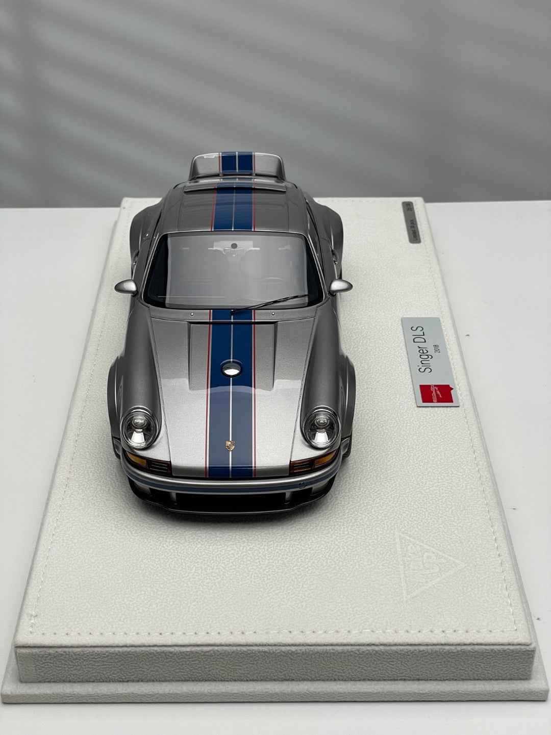 Porsche 911 Singer DLS (Silver/ Blue Stripes) [Make up Eidolon] 1/18 scale