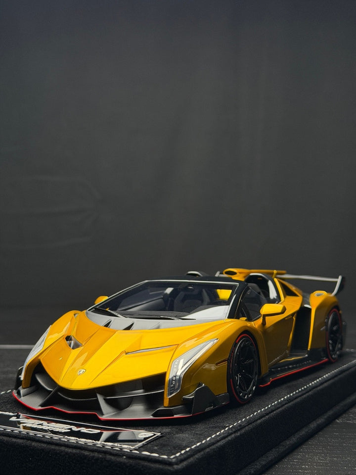 Lamborghini Veneno Roadster (Gold) [Henson&Heaven] 1/18 scale
