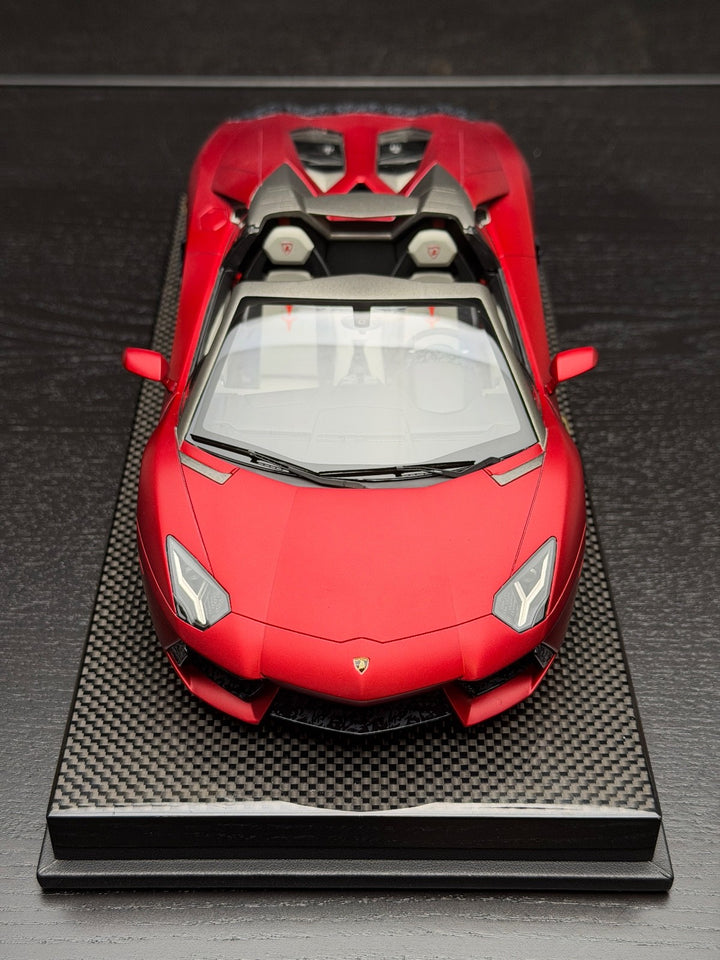 Lamborghini Aventador Roadster (Red/ Hand signed) [MR Collection] 1/18 scale