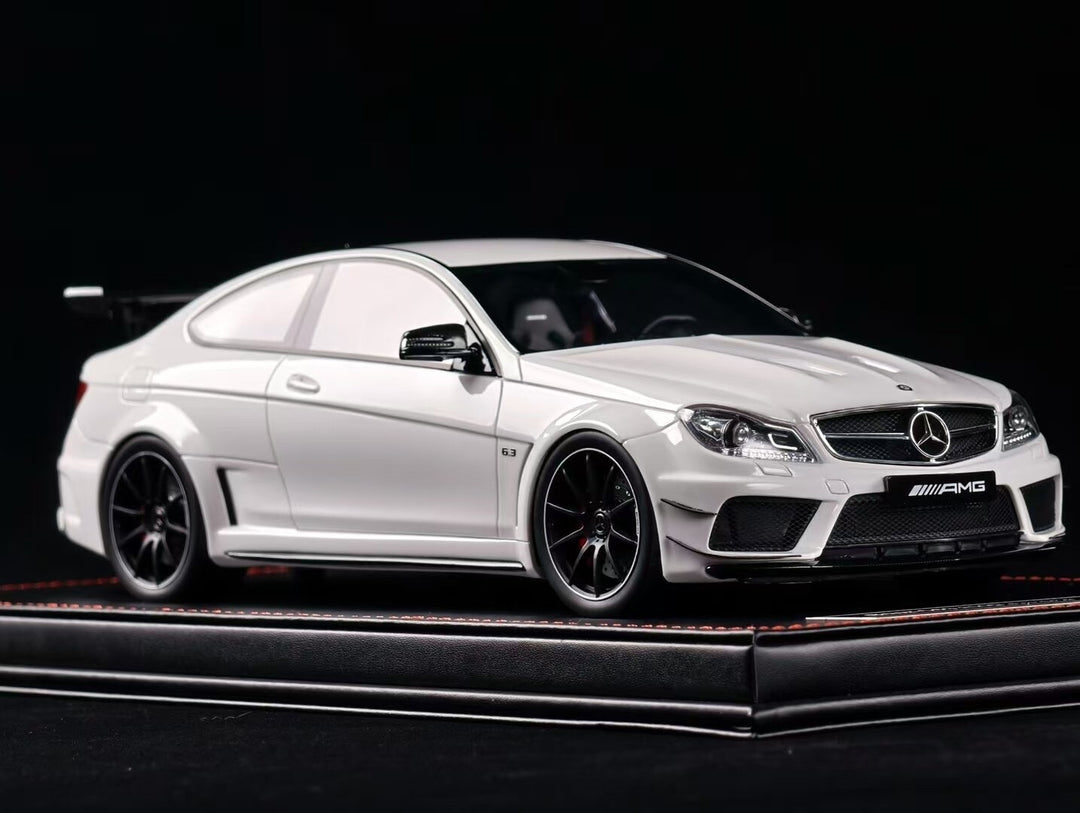 Mercedes-Benz AMG C63 Black Series (White) [Vehicle Art] 1/18 scale