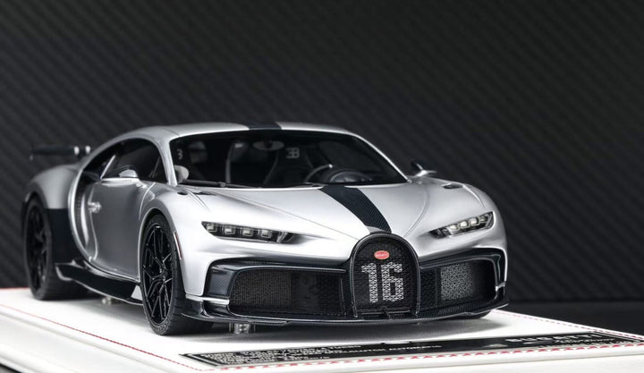 Bugatti Chiron Pur Sport (Silver/ Black) [Davis & Giovanni] 1:18 scale