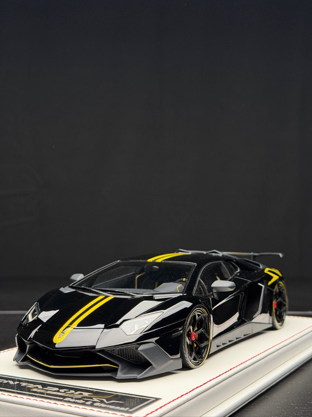 Lamborghini Aventador LP750-4 SV NOVITEC (Black) [Davis & Giovanni] 1:18 scale