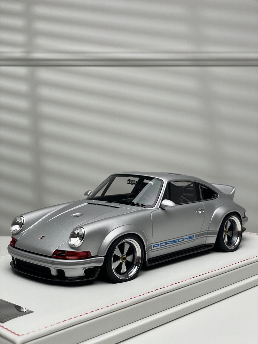 Porsche 911 Singer DLS (Matte Silver) [IVY Merit Model] 1/18 scale