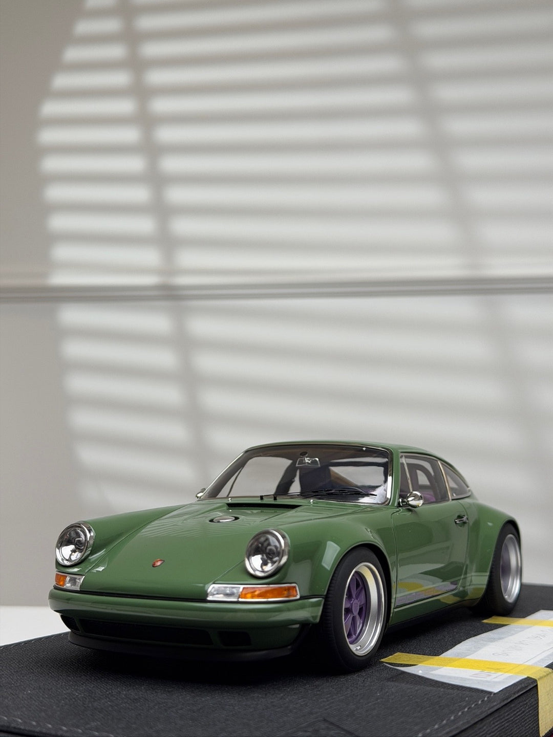 Porsche 911 Targa Singer (Dark Green) [Make up IDEA] 1/18 scale