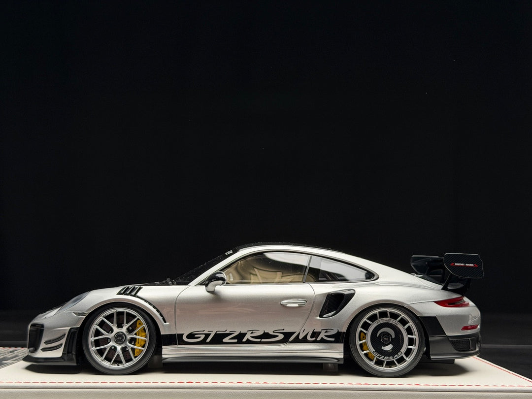 Porsche 911 GT2RS MR (Silver/ Black) [Davis & Giovanni] 1:18 scale