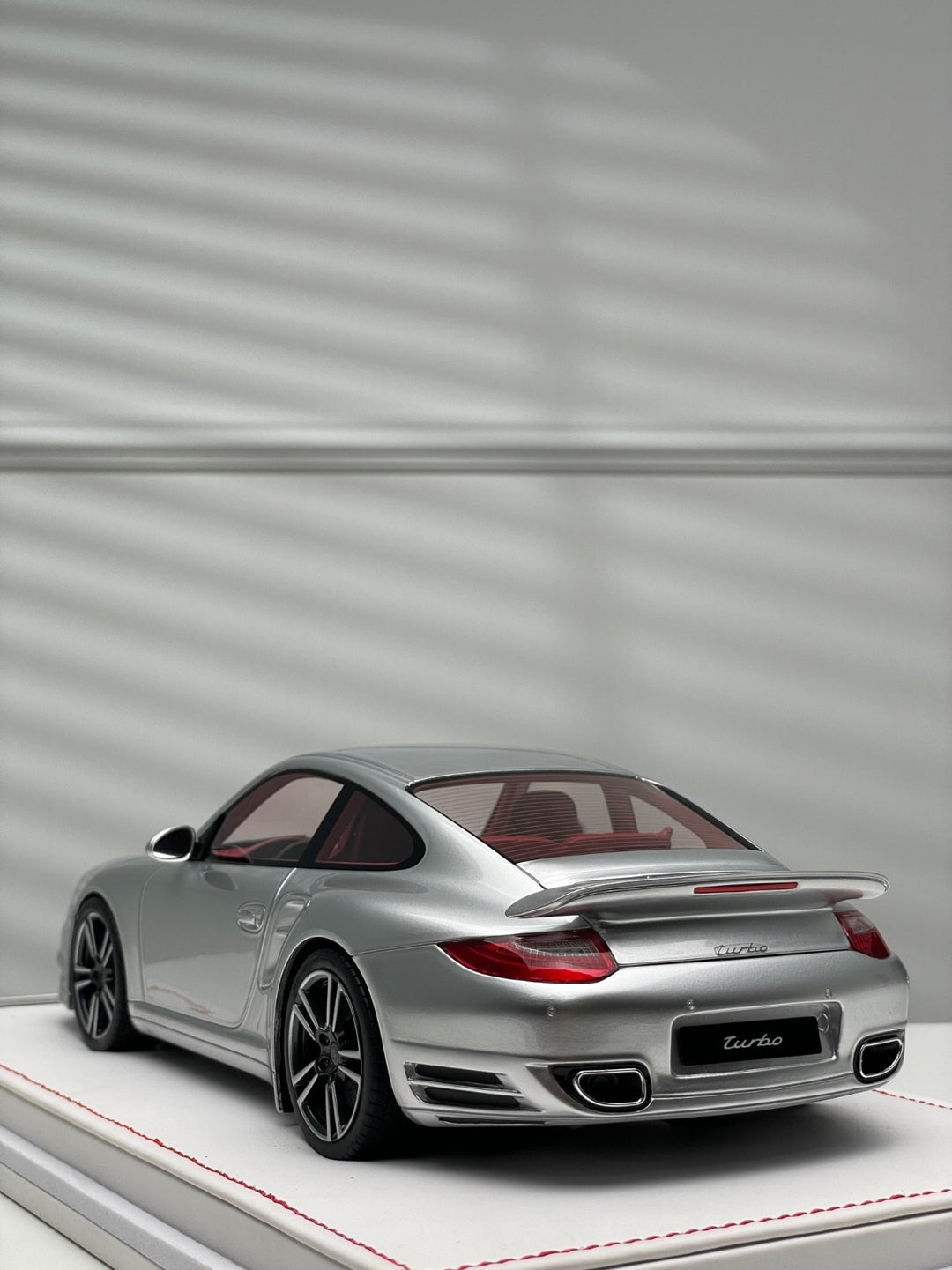 Porsche 997.2 911 Turbo (Silver) [IVY Merit Model] 1/18 scale