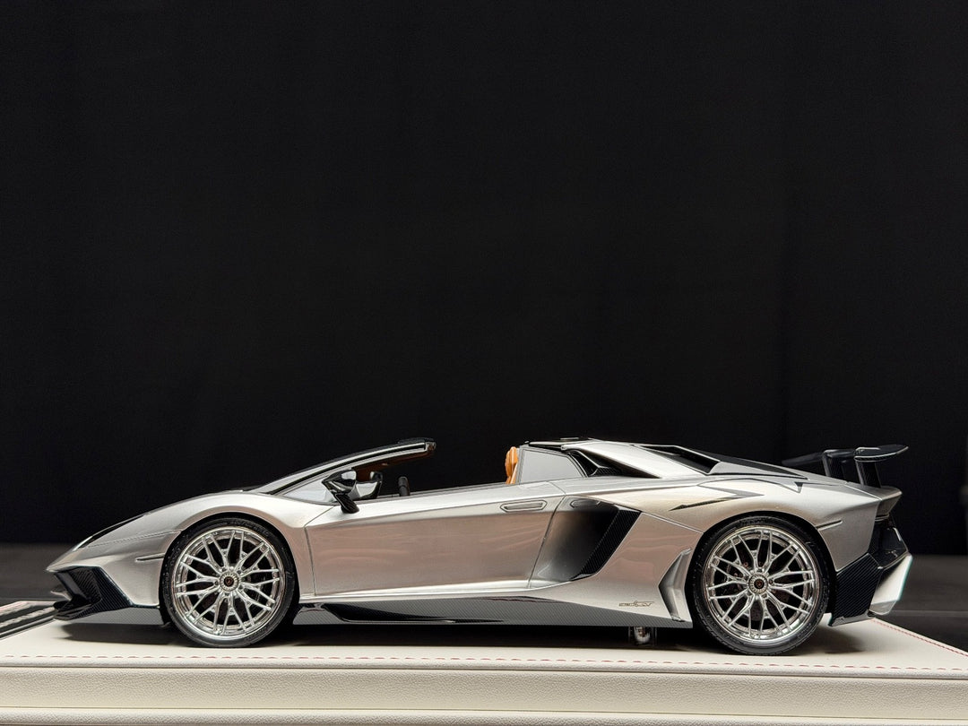 Lamborghini Aventador Roadster SV (Silver) [Davis & Giovanni] 1/18 scale