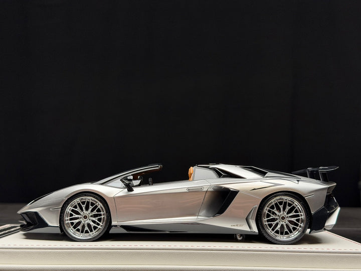 Lamborghini Aventador Roadster SV (Silver) [Davis & Giovanni] 1/18 scale