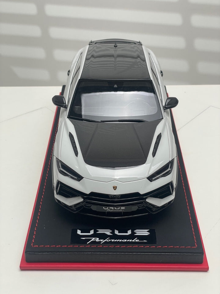 Lamborghini Urus Performante (Nardo Gray) [MR Collection] 1/18 scale