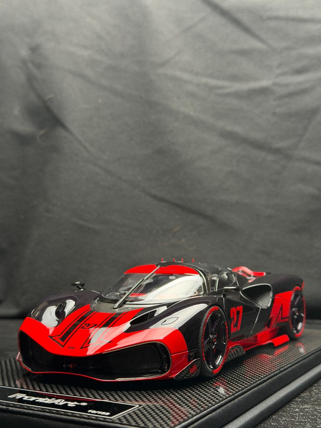Nilu 27 (Red/ Black) [FrontiArt] 1:18 scale