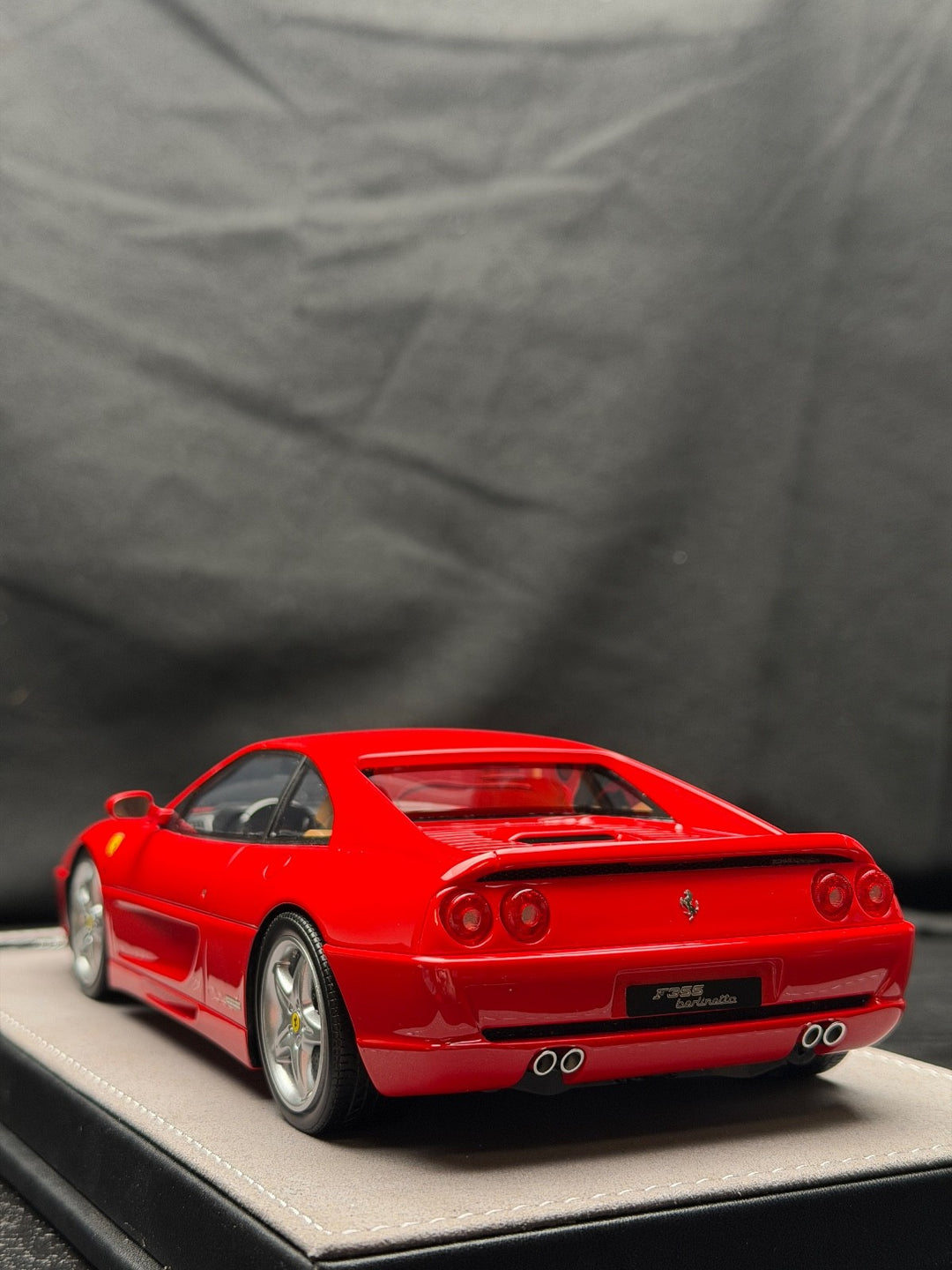 Ferrari F355 Berlinetta (Red) [V8 Model] 1:18 scale