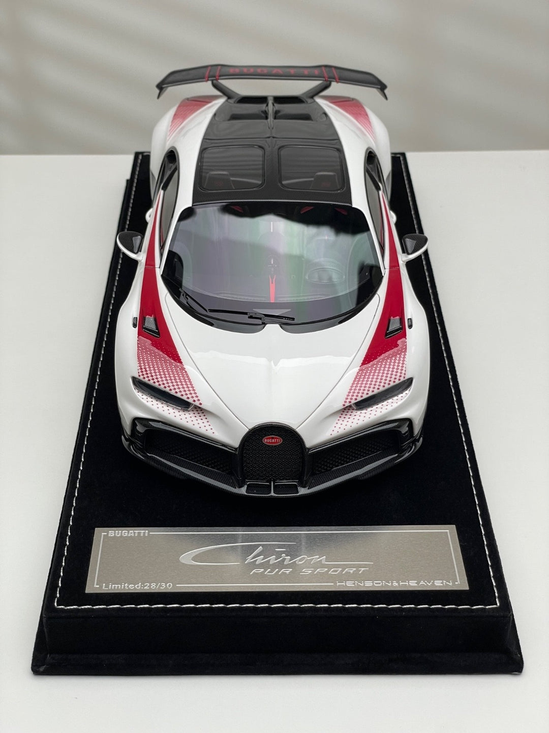 Bugatti Chiron Pur Sport (Pearl White no. 32 Decal) [Henson&Heaven] 1/18 scale