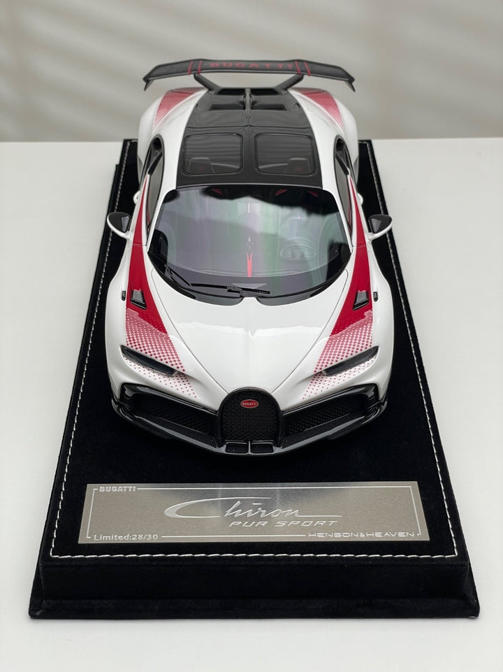 Bugatti Chiron Pur Sport (Pearl White no. 32 Decal) [Henson&Heaven] 1/18 scale