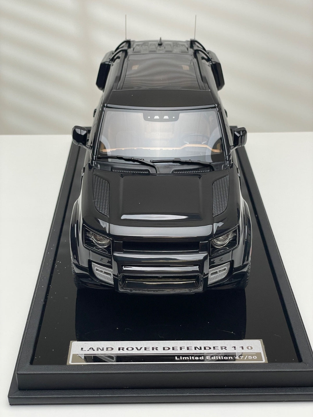 Land Rover Defender (Gloss Black/ Brown Interior) [OEM EXCLUSIVE] 1:18 scale