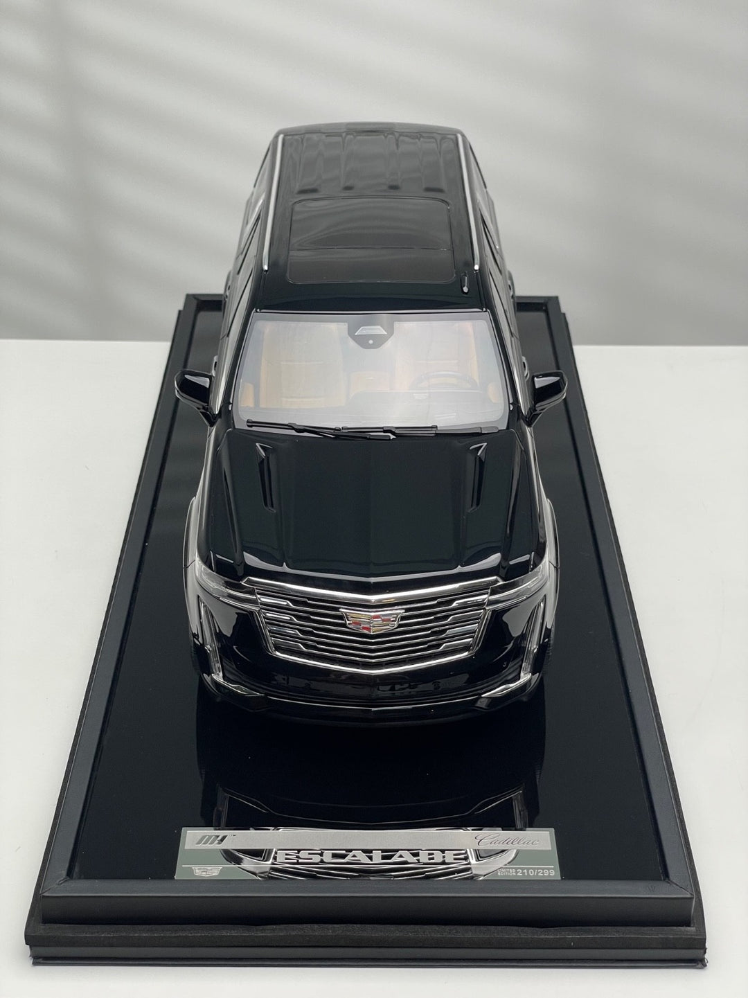 Cadillac Escalade (Black) [Motorhelix] 1/18 scale