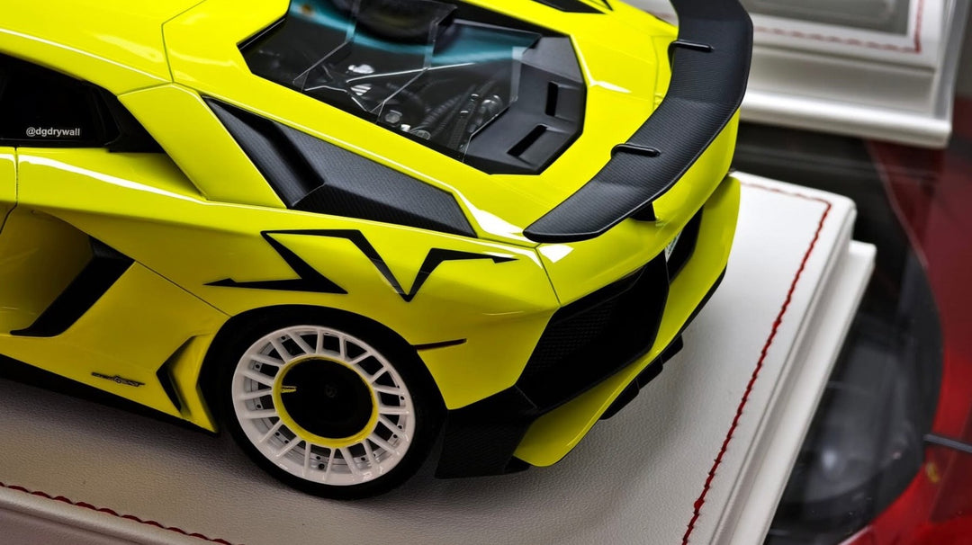 Lamborghini Aventador LP750-4 SV (Neon Yellow) [Davis & Giovanni] 1/18 scale