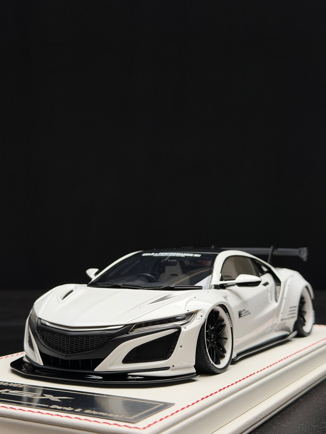 Honda Acura NSX LBWK (White) [Davis & Giovanni] 1:18 scale