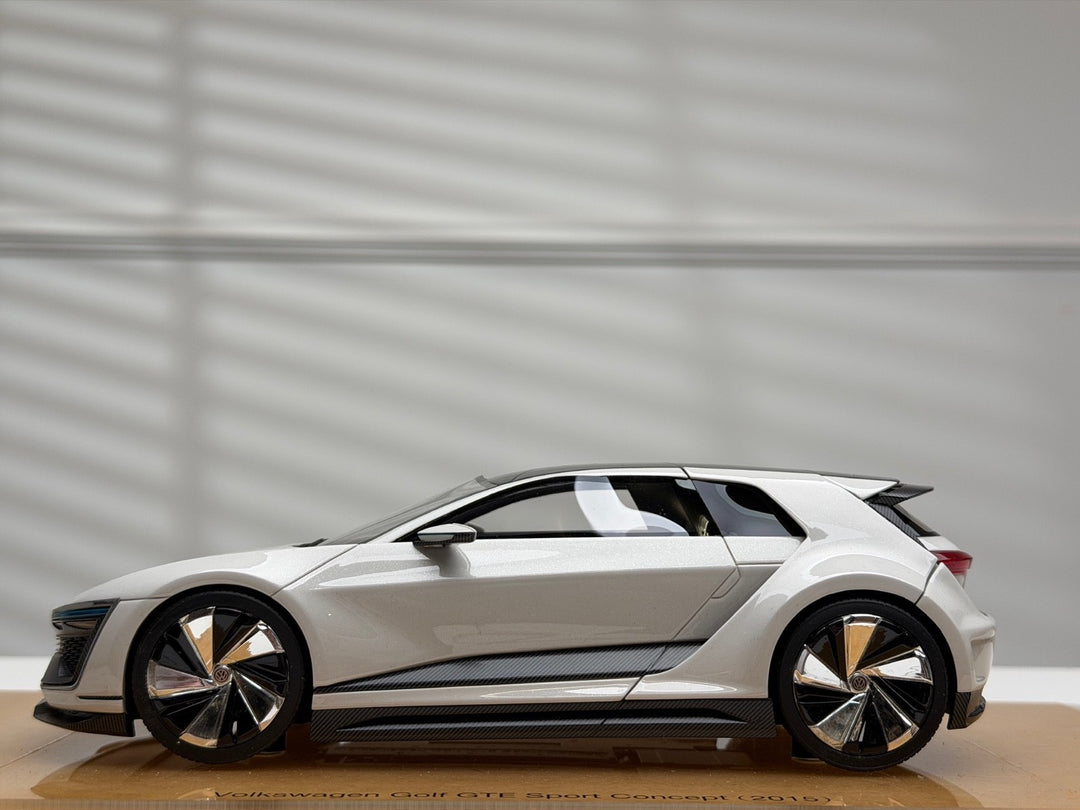 Volkswagen Golf GTE Sport Concept 2015 (White) [DNA Collectibles] 1:18 scale