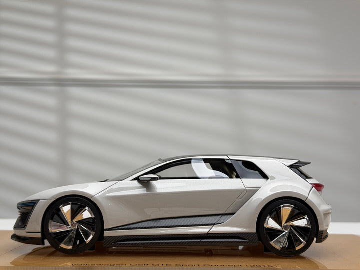 Volkswagen Golf GTE Sport Concept 2015 (White) [DNA Collectibles] 1:18 scale