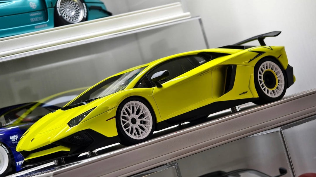 Lamborghini Aventador LP750-4 SV (Neon Yellow) [Davis & Giovanni] 1/18 scale