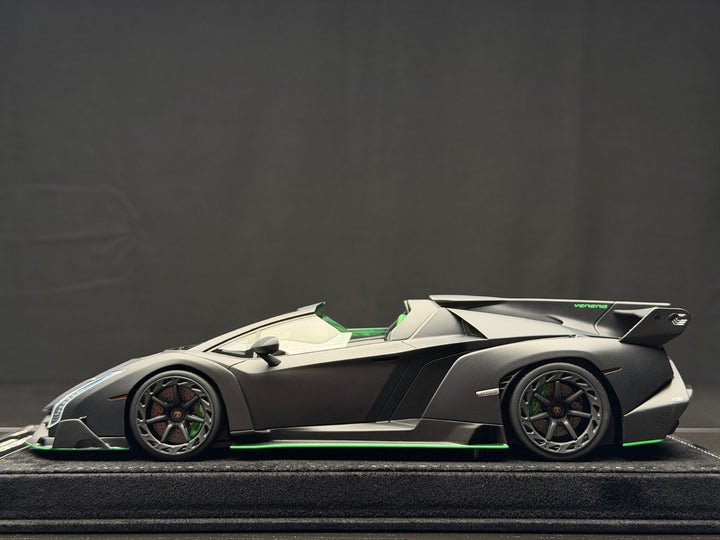 Lamborghini Veneno Roadster (Matte Black) [Henson&Heaven] 1/18 scale