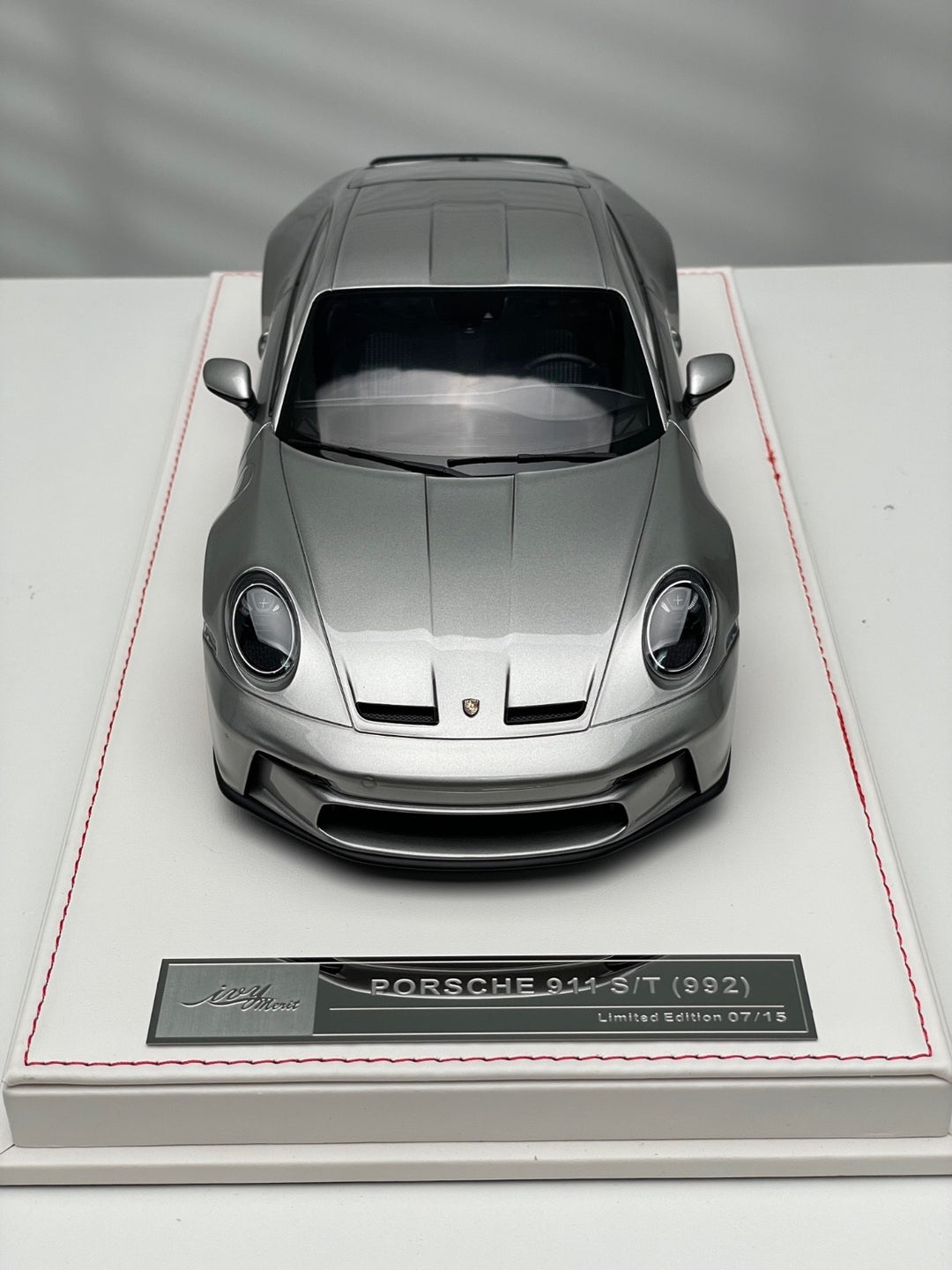 Porsche 911 S/T (Silver/ Red Rims) [Ivy Merit Model] 1/18 scale