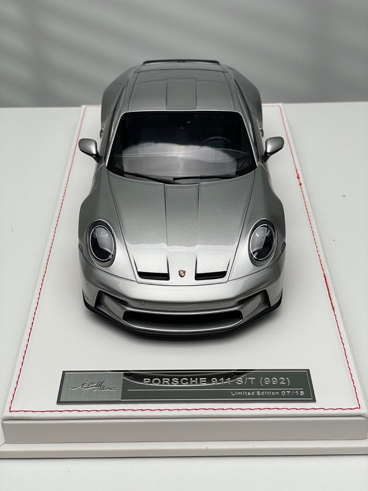 Porsche 911 S/T (Silver/ Red Rims) [Ivy Merit Model] 1/18 scale