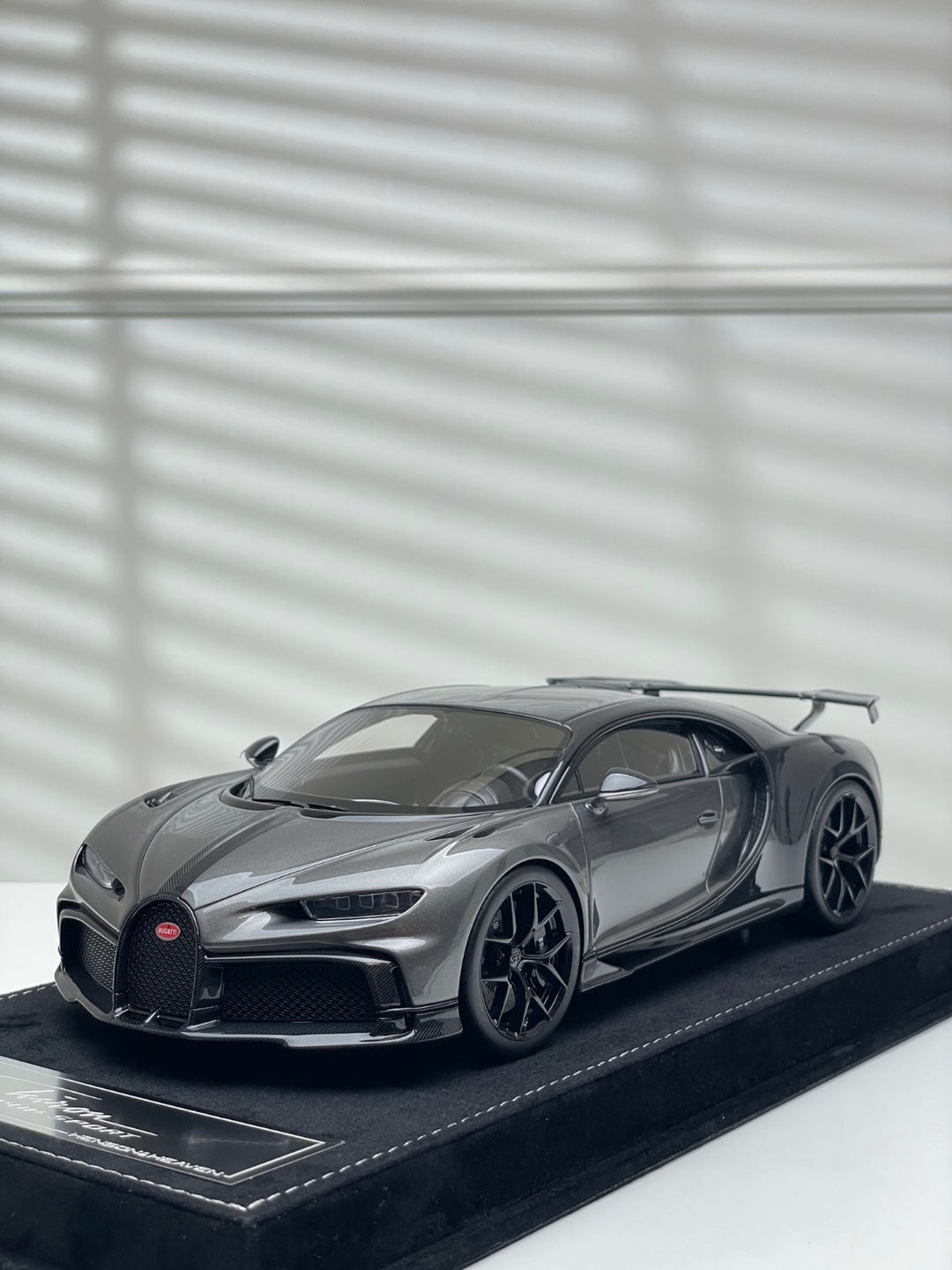 Bugatti Chiron Pur Sport (Metallic Dark Gray) [Henson&Heaven] 1/18 scale