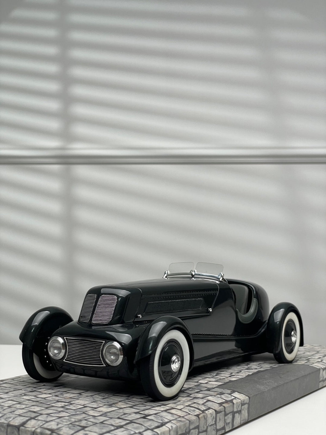 1934 Edsel Ford Model 40 Special Speedster (Black) [MINICHAMPS] 1:18 scale